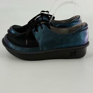 Alegria Dani NWOT Iridescent Metallic Lace Up Shoes 39/9